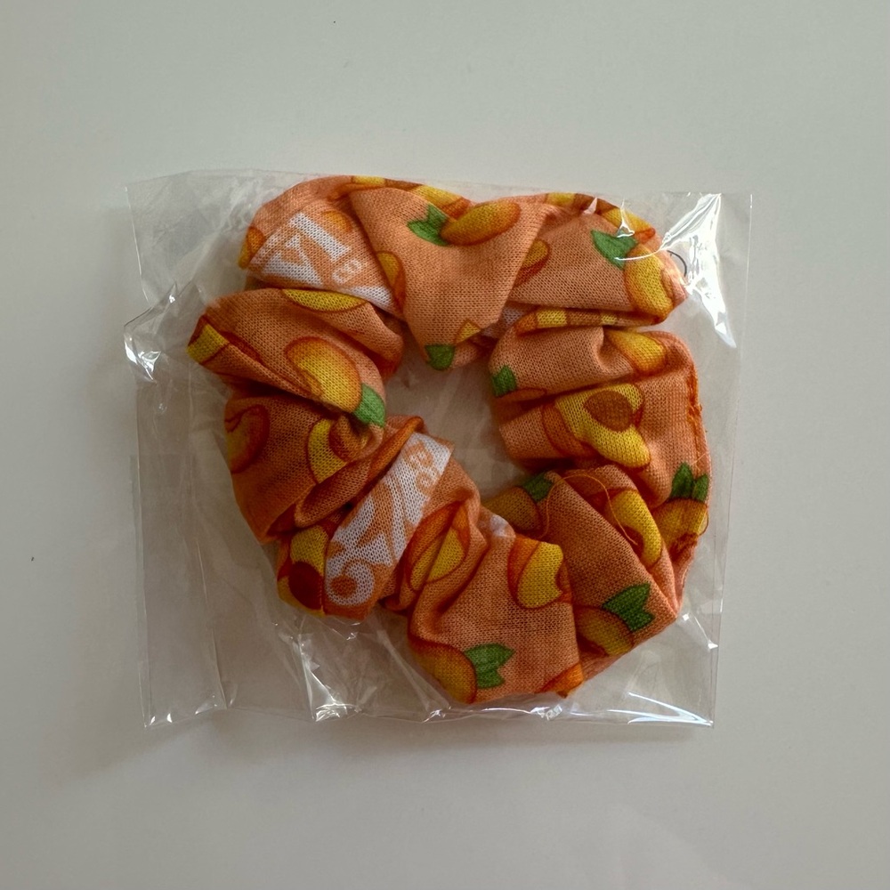 (3 for $15) Peach Print Orange Scrunchie NWT